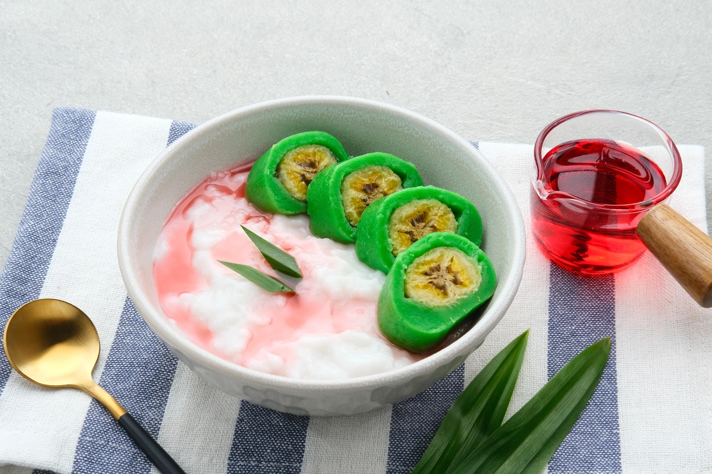 Mengenal Sejarah dan Tradisi Pisang Ijo di Sulawesi Selatan